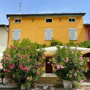 La Casa Tra I Vigneti Bed & Breakfast Montecalvo Versiggia